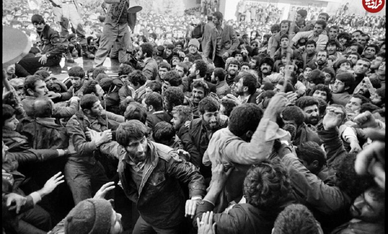 عکس؛ سفر در زمان؛ اعتراض خیابانی علیه بنی صدر در سال ۱۳۶۰
