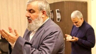 عکس؛ سفر به تاریخ؛ چهرۀ متفاوت «سید حسن نصرالله» در جوانی در جمع رزمندگان ایرانی؛ دهۀ 60