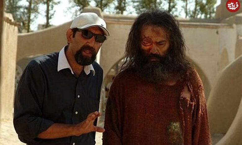 عکس؛ سفر به تاریخ؛ «داوود میرباقری» در حال آموزش پرتاب نیزه به «مختار ثقفی» عکس؛ سفر به تاریخ؛ «داوود میرباقری» در حال آموزش پرتاب نیزه به «مختار ثقفی»