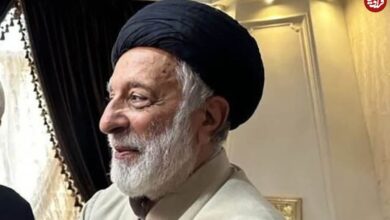 عکس؛ سفر به تاریخ؛ «مسعود پزشکیان» در منزل «سید هادی خامنه‌ای، برادر رهبر انقلاب»؛ سال 1403