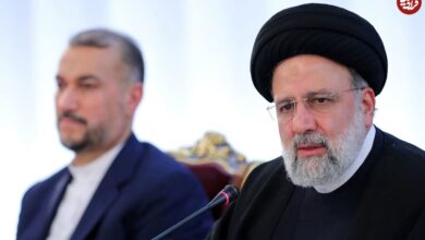 عکس؛ سفر به تاریخ؛ نماز جماعت «سید ابراهیم رئیسی و امیر عبداللهیان» در آفریقا؛ سال 1402