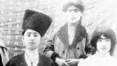 عکس؛ سفر به تاریخ؛ دستۀ «مطرب‌ها» با ساز و قلیان؛ بیش از یک قرن قبل