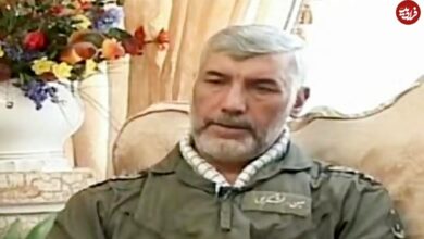 عکس؛ سفر به تاریخ؛ دیدار «رهبر انقلاب» با «شهید لشگری، آخرین اسیر ایرانی در عراق»؛ سال 1377