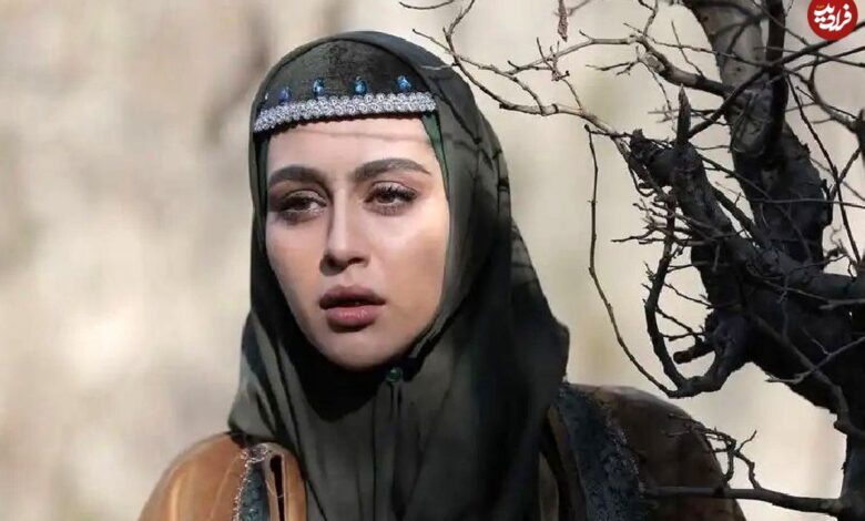 عکس؛ سفر زمان؛ چهرۀ متفاوت «گلنار» (سریال گیلدخت) در پشت صحنۀ یک فیلم؛ سال 1397 عکس؛ سفر زمان؛ چهرۀ متفاوت «گلنار» (سریال گیلدخت) در پشت صحنۀ یک فیلم؛ سال 1397