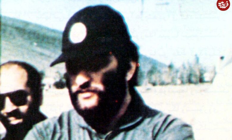 تاریخ و سفر در زمان؛ (عکس) «شهید شیرودی» خلبان مشهور بل ایاچ-۱ کنار هلیکوپترش اواخر دهه 50 عکس؛ سفر در زمان؛ «شهید شیرودی» خلبان مشهور بل ایاچ-۱ در کنار هلیکوپترش؛ اواخر دهه 50