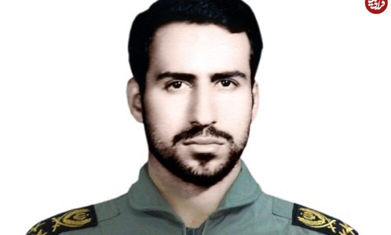 تاریخ و سفر در زمان؛ (عکس) «احمد کشوری» خلبان مشهور بل ایاچ-۱ کبرا کنار هلیکوپترش دهه 50 عکس؛ سفر در زمان؛ «احمد کشوری» خلبان مشهور بل ایاچ-۱ کبرا در کنار هلیکوپترش؛ دهه 50