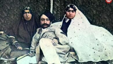 عکس؛ سفر به تاریخ؛ زنان ناصرالدین شاه در کنار حوض و فوّاره حیاط اندرونی