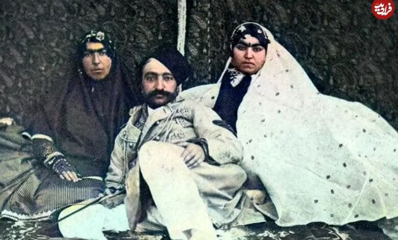 تاریخ و سفر در زمان؛ (عکس) به زنان ناصرالدین شاه کنار حوض و فوّاره حیاط ان ونی عکس؛ سفر به تاریخ؛ زنان ناصرالدین شاه در کنار حوض و فوّاره حیاط اندرونی