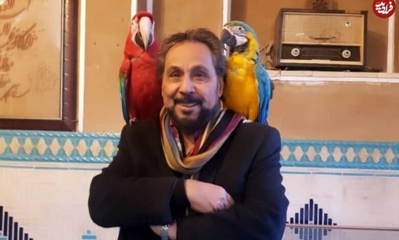 عکس؛ سفر به تاریخ؛ چهرۀ «عمو قناد» قبل از انقلاب در نوجوانی در حال اجرای برنامه عکس؛ سفر به تاریخ؛ چهرۀ «عمو قناد» قبل از انقلاب در نوجوانی در حال اجرای برنامه