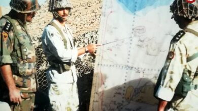 (عکس) سفر به تاریخ؛ «دانشجویان افسری ارتش» در حال گردش در سبزه میدان تهران؛ سال 32