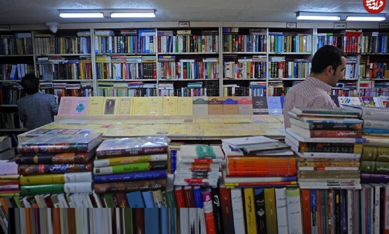 عکس؛ سفر در زمان؛ آن تابلوی کتابفروشی کوروش؛ یادآور ۵۰سال خاطرات نارنجی عکس؛ سفر در زمان؛ آن تابلوی کتابفروشی کوروش؛ یادآور ۵۰سال خاطرات نارنجی