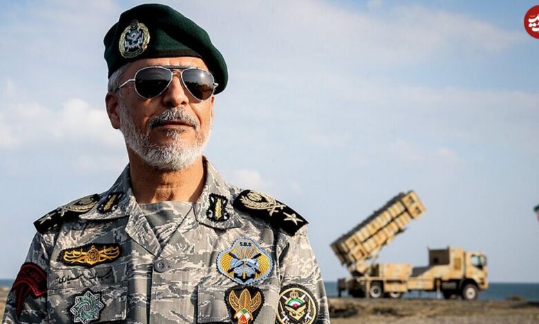 عکس؛ سفر به تاریخ؛ «امیر دریادار سیاری» قبل از انقلاب روی عرشۀ یک ناو جنگی؛ سال 1357 عکس؛ سفر به تاریخ؛ «امیر دریادار سیاری» قبل از انقلاب روی عرشۀ یک ناو جنگی؛ سال 1357