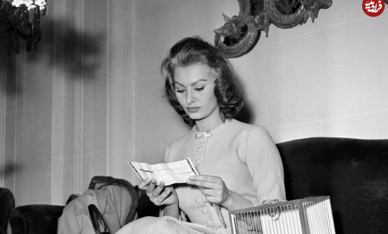 عکس؛ سفر در زمان؛ «سوفیا لورن» در 35 سالگی در فرودگاه رم؛ سال 1348 عکس؛ سفر در زمان؛ «سوفیا لورن» در 35 سالگی در فرودگاه رم؛ سال 1348