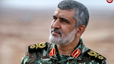 عکس؛ سفر در زمان؛ تصویری کمتر دیده شده از دو سردار شهید جنگ ۱۲ روزه، هنگام کار بر روی یک موشک ایرانی؛ ۳۸ سال پیش