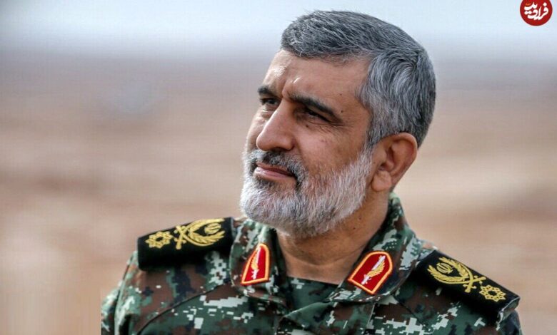 عکس؛ سفر در زمان؛ تصویری کمتر دیده شده از دو سردار شهید جنگ ۱۲ روزه، هنگام کار بر روی یک موشک ایرانی؛ ۳۸ سال پیش