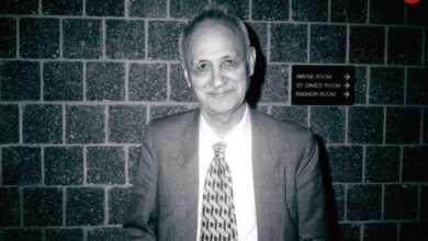 عکس؛ سفر در زمان؛ دکتر عبدالحسین زرین‌کوب دی‌ماه ۱۳۵۰