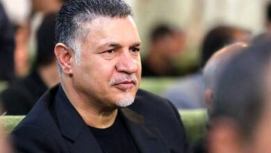 عکس؛ سفر در زمان؛ داریوش مصطفوی و اهدای جایزه علی دایی