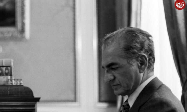 عکس؛ سفر در زمان؛ «محمدرضا پهلوی و همسر سوم اش» در صحن حرم امام رضا؛ سال 57 عکس؛ سفر در زمان؛ «محمدرضا پهلوی و همسر سوم اش» در صحن حرم امام رضا؛ سال 57