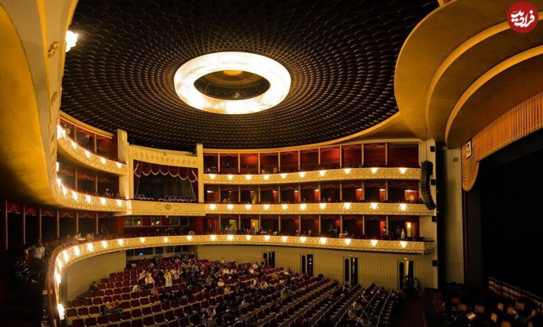 عکس؛ سفر در زمان؛ ۵۰ سال قبل؛ رقصندگان بلوچ در تالار وحدت