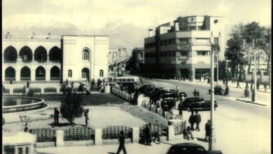 عکس؛ سفر در زمان؛ عکس تاریخی از آب‌فروشان چهارراه مخبرالدوله ۸۰ سال پیش!