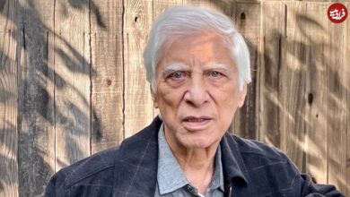 عکس؛ سفر در زمان؛ دریافت جایزه کارگردان معروف از فرح پهلوی در جریان جشنواره فیلم تهران