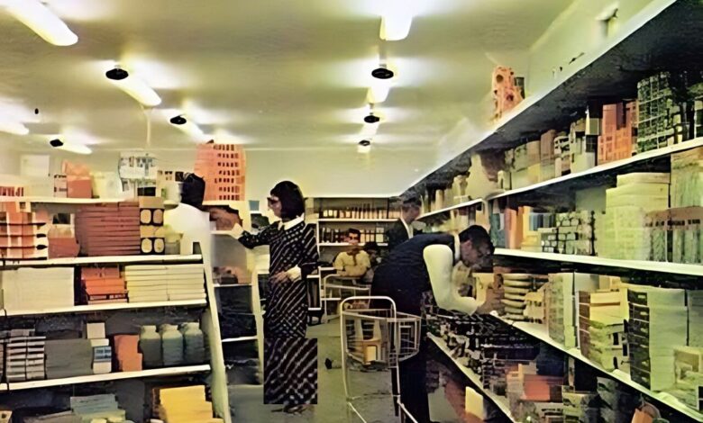 عکس؛ سفر در زمان؛ ماموران شهرداری معروف‌ترین سوپرمارکت تهران را بهم ریختند!