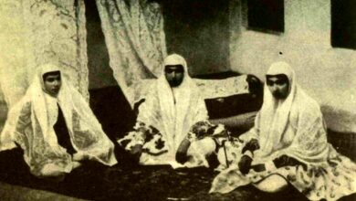 سفر در زمان؛ ابروهای زنان دوران قاجار به شکل کلاغی در حال پرواز بود؛ در ماه دو روز وسمه‌کشان برگزار می‌شد