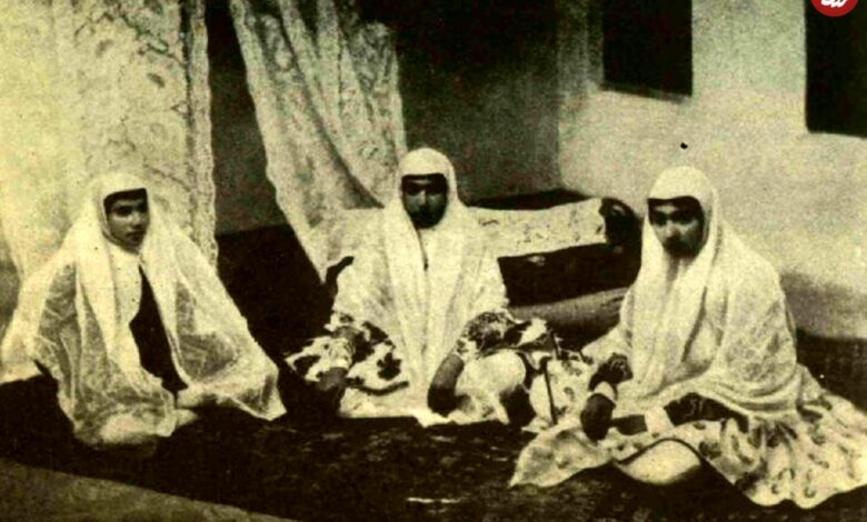 سفر در زمان؛ ابروهای زنان دوران قاجار به شکل کلاغی در حال پرواز بود؛ در ماه دو روز وسمه‌کشان برگزار می‌شد