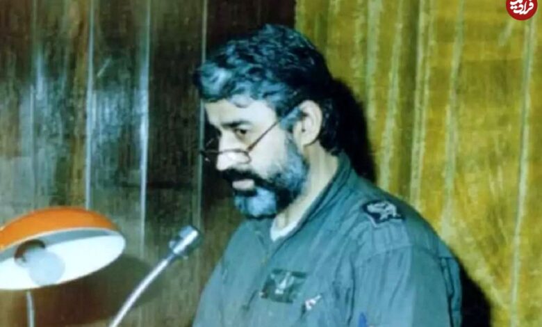 عکس؛ سفر در زمان؛ «صیاد شیرازی» در حال بازدید از یک محور عملیاتی در دوران جنگ؛ دهه 60 عکس؛ سفر در زمان؛ «صیاد شیرازی» در حال بازدید از یک محور عملیاتی در دوران جنگ؛ دهه 60