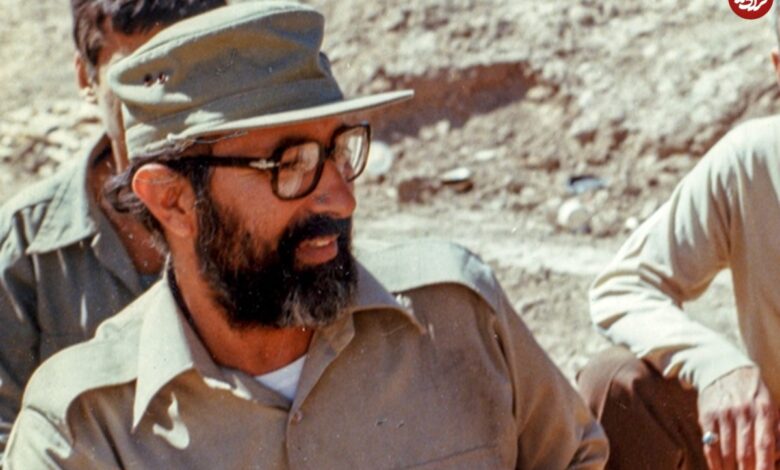 عکس؛ سفر به تاریخ؛ «شهید چمران» در کنار برادرش «مهدی» در جبهه؛ دهۀ ۶۰ عکس؛ سفر به تاریخ؛ «شهید چمران» در کنار برادرش «مهدی» در جبهه؛ دهۀ ۶۰