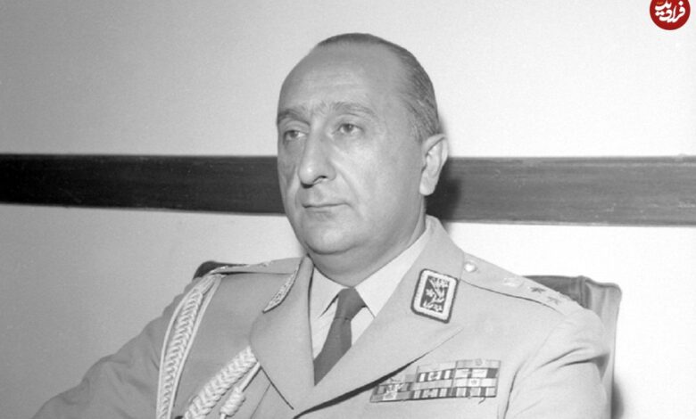 تاریخ و سفر در زمان؛ (عکس) | «نصیری رئیس ساواک» بعد دستگیری و حال گفتگو با یک خبرنگار سال 1357 عکس| سفر در زمان؛ «نصیری رئیس ساواک» بعد دستگیری و در حال گفتگو با یک خبرنگار؛ سال 1357