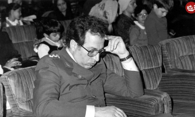 عکس؛ سفر در زمان؛ «جواد فکوری» در حاشیه جشن فارغ التحصیلی دانشکده خلبانی؛ اوایل دهه 40