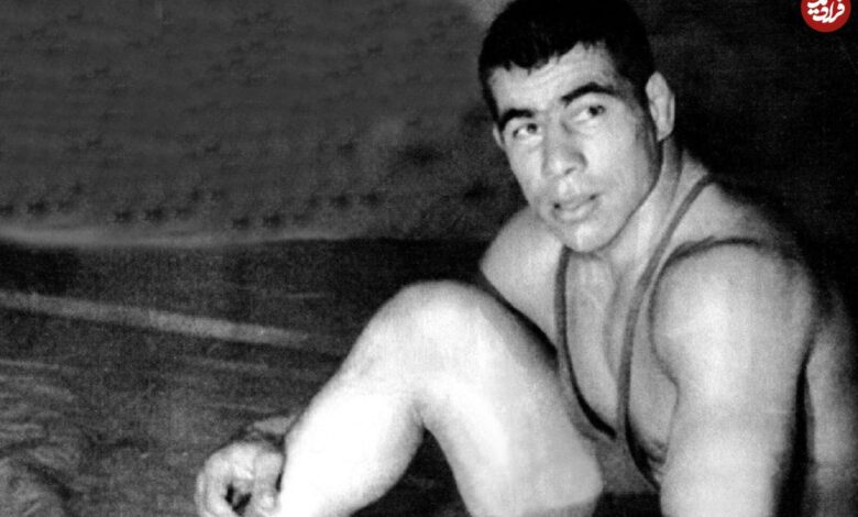 عکس؛ سفر در زمان؛ «غلامرضا تختی» سر میز شام با تیم ملی کشتی در ژاپن؛ دهه 30 عکس؛ سفر در زمان؛ «غلامرضا تختی» سر میز شام با تیم ملی کشتی در ژاپن؛ دهه 30