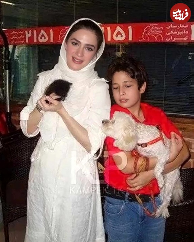 no-name-26 عکس؛ سفر به تاریخ؛ «عسل بدیعی، همسر فریبرز عرب نیا» در کنار پسرش «جانیار»؛ سال 91