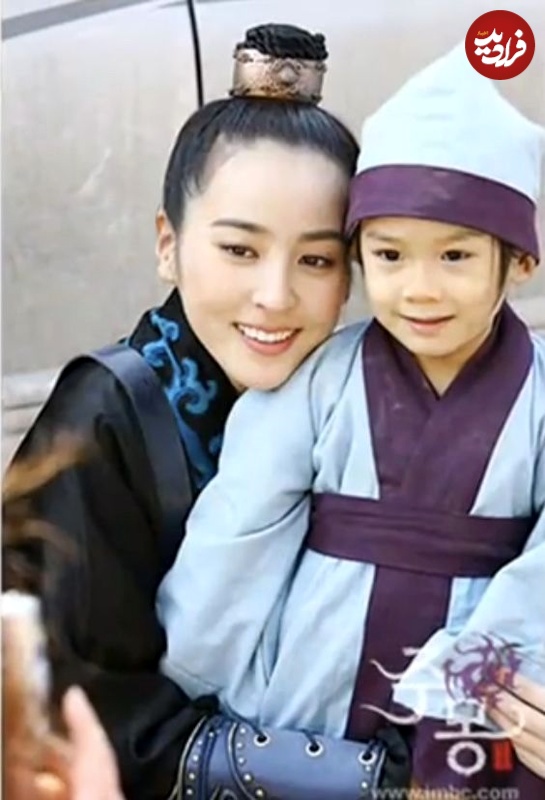 تاریخ و سفر در زمان؛ (عکس) به یادگاری «سوسانو» با «یوری، پسر جومونگ» پشت‌صحنه سریال جومونگ