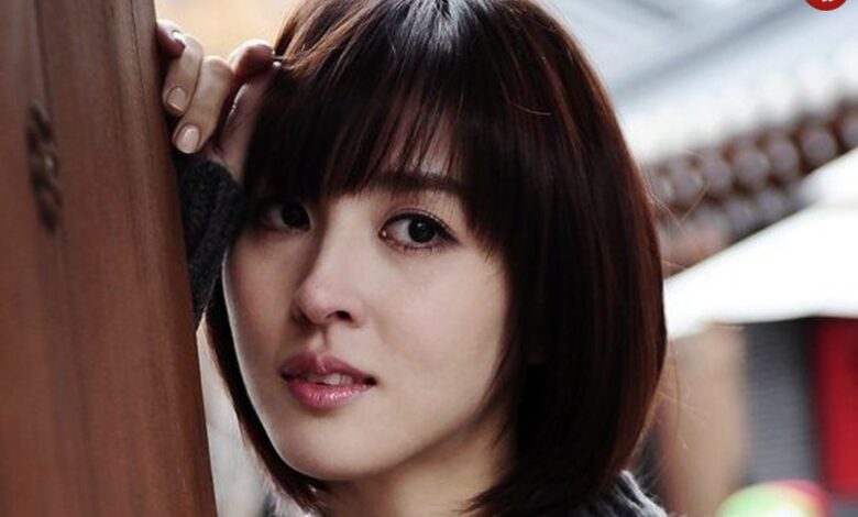 عکس؛ سفر به تاریخ؛ چهرۀ «سوسانو» در 20 سالگی در کنار حیوان خانگی‌اش