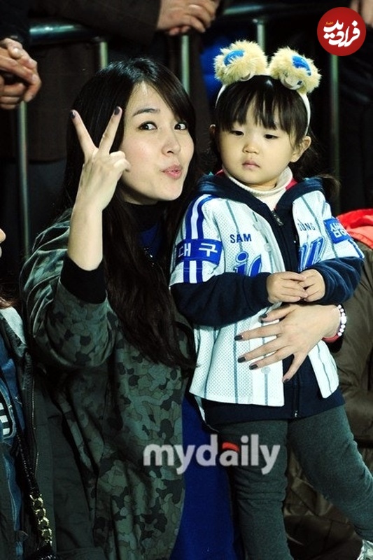 تاریخ و سفر در زمان؛ (عکس) «مودونگ، ندیمه بانو یوها» با دخترش ورزشگاه 7 سال بعد از سریال «جومونگ»
