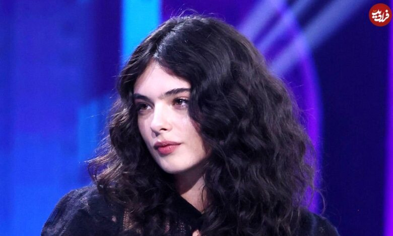 تاریخ و سفر در زمان؛ (عکس) «دوا کسل دختر مونیکا بلوچی» کنار نامزدش 21 سالگی عکس| سفر در زمان؛ «دوا کسل دختر مونیکا بلوچی» در کنار نامزدش در 21 سالگی