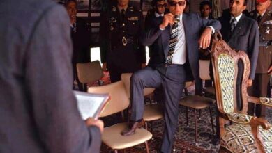 سفر در زمان؛ یادداشت‌های علم، دوشنبه ۲۰ آذر ۱۳۵۱: باز مدتی با شاه در خصوص علت تعویض سفیر آمریکا بحث کردیم