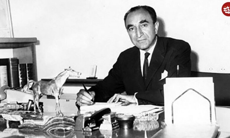 سفر در زمان؛ یادداشت‌های علم، ۲۱ آذر ۱۳۵۱: شاه مرقوم فرمودند که وصیت‌نامه‌شان در حال حاضر نوشته شده