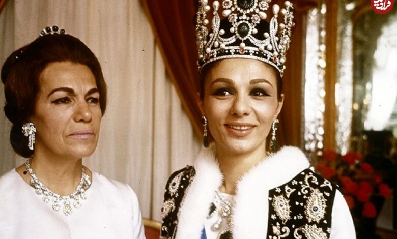 سفر در زمان؛ یادداشت‌های علم، یکشنبه ۳ دی ۱۳۵۱: مادر شهبانو، گوشه‌های زیادی از بدی من به خصوص و بدی مرد‌ها به طور عموم زدند؛ گفتم «من همین هستم؛ خانم علم یا با وضع من می‌ماند یا می‌رود»