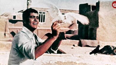 عکس؛ سفر در زمان؛ صف جلوی سینما روز اکران فیلم طوقی سال ۱۳۴۹