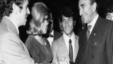 سفر در زمان؛ یادداشت‌های علم، چهارشنبه ۲۲ آذر ۱۳۵۱: سفیر انگلیس هر چه پرسید گفتم «نمی دانم»؛ خندید