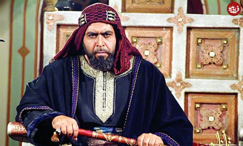 تاریخ و سفر در زمان؛ (عکس) به بستن سربند «ابن زیاد» پشتصحنه سریال «مختارنامه» عکس| سفر به تاریخ؛ بستن سربند «ابن زیاد» در پشتصحنه سریال «مختارنامه»