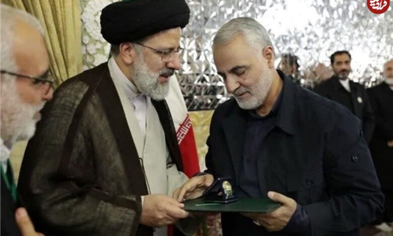 تاریخ و سفر در زمان؛ (عکس) به «سردار سلیمانی» دوران جنگ کنار همر ش دهۀ 60 عکس| سفر به تاریخ؛ «سردار سلیمانی» در دوران جنگ در کنار همرزمانش؛ دهۀ 60