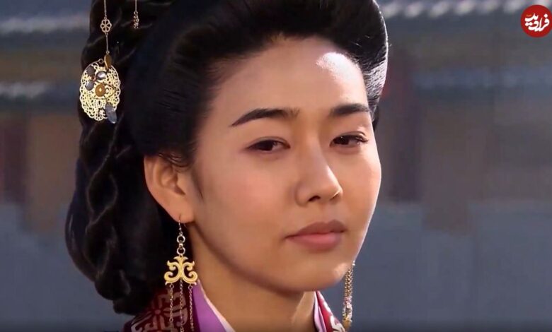 عکس؛ سفر در زمان؛ «بانو سولان» سریال جومونگ در کنار پسر نوجوان اش؛ سال 1403