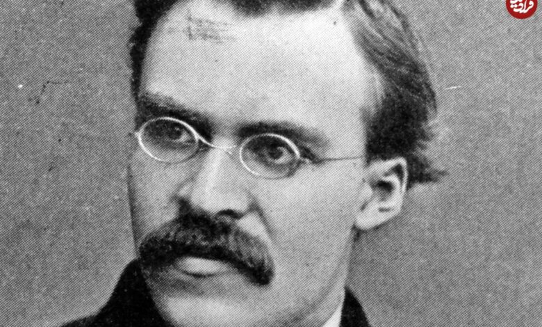 عکس؛ سفر در زمان؛ «فریدریش نیچه» در دوران جوانی و در کنار مادرش