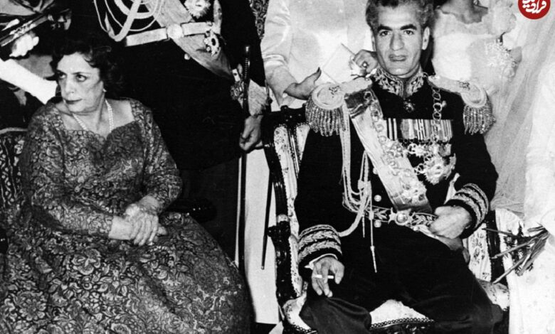 تاریخ و سفر در زمان؛ (عکس) «همسر سوم رضاخان کنار عروس و پسر بزرگ اش» سال 57 عکس| سفر در زمان؛ «همسر سوم رضاخان در کنار عروس و پسر بزرگ اش»؛ سال 57