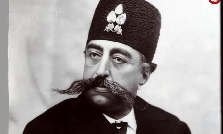 تاریخ و سفر در زمان؛ (عکس) به ایران قدیم مظفرالدین شاه با کالسکه یکی از جادههای شمال (عکس) سفر به ایران قدیم؛ مظفرالدین شاه با کالسکه در یکی از جادههای شمال