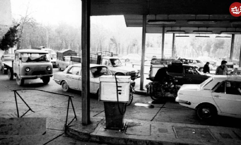 تاریخ و سفر در زمان؛ (عکس) روز اول جنگ تهران مردم چه میکردند؟ صف بنزین و خاموشیهای طولانی تصاویر؛ سفر در زمان؛ روز اول جنگ در تهران مردم چه میکردند؟ صف بنزین و خاموشیهای طولانی